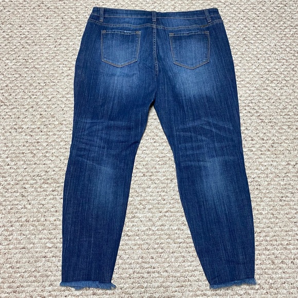KANCAN CROPPED DISTRESSED JEANS - SIZE 22 (3XL) - Picture 4 of 8